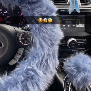 Fuzzy steering wheel cover with matching pieces